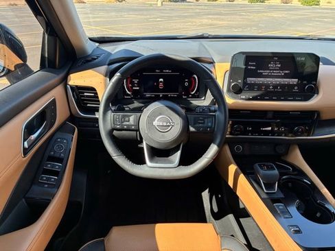 Certified 2023 Nissan Rogue Platinum FWD image 15