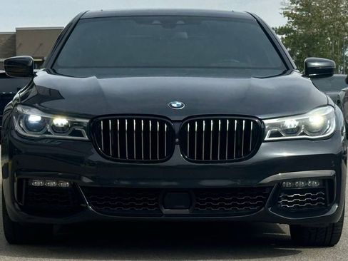 Used 2019 BMW 750i xDrive w/ Executive Package image 3