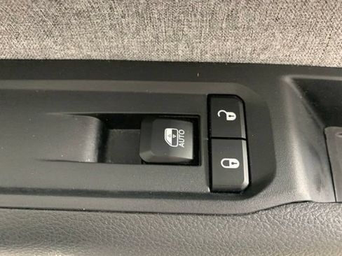 Used 2025 Jeep Compass Latitude AWD/4WD image 33