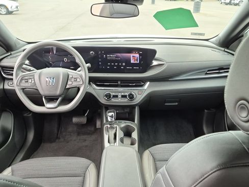 Certified 2025 Buick Envista Preferred w/ Advanced Safety Package FWD image 18