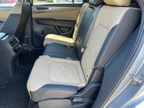 Certified 2024 Volkswagen Atlas Cross Sport SE AWD/4WD image 7