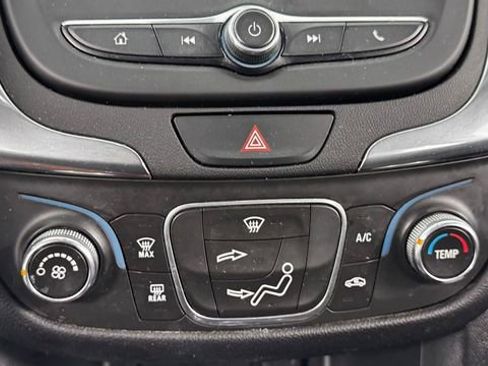 Used 2019 Chevrolet Equinox LT FWD image 26