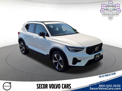 Certified 2023 Volvo XC40 B5 Plus w/ Protection Package Premier AWD/4WD image 3
