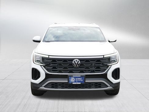 Certified 2025 Volkswagen Atlas Cross Sport SE w/ Panoramic Sunroof Package image 2