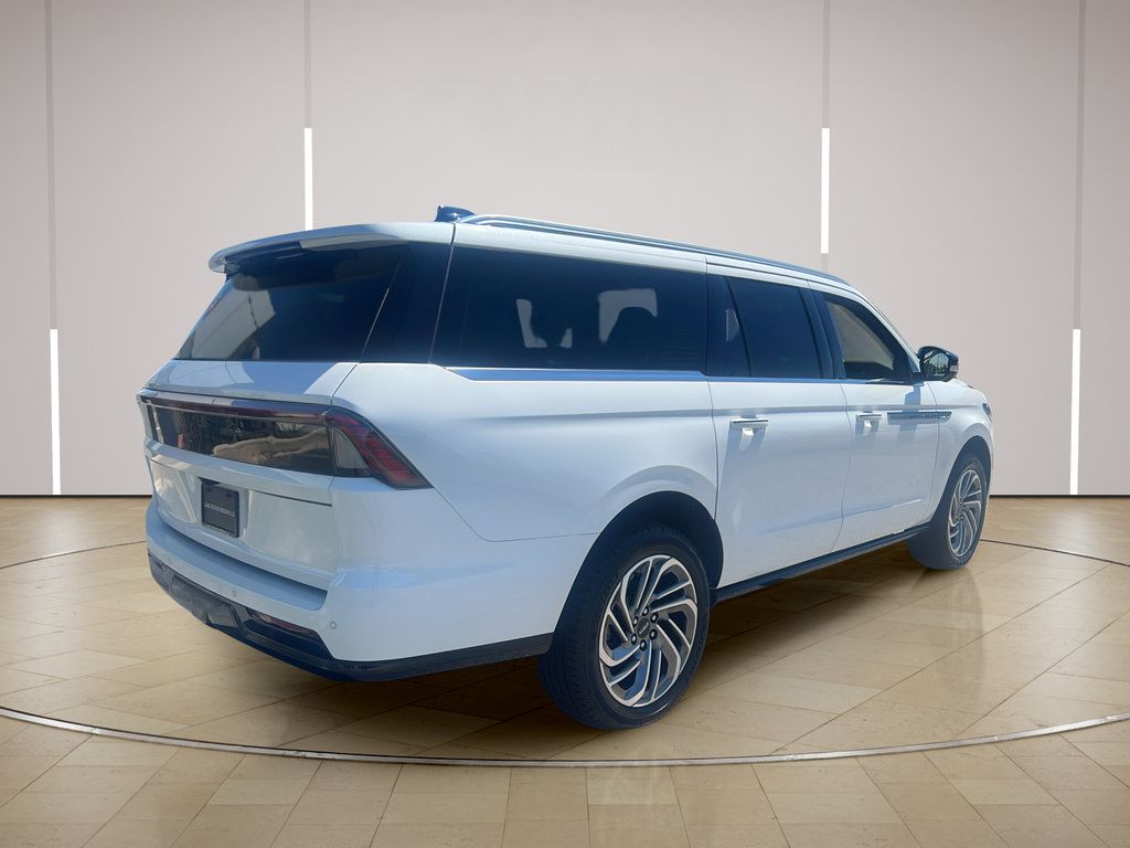 Used 2026 Lincoln Navigator L Reserve AWD/4WD image 7