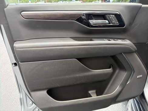 Used 2025 Chevrolet Tahoe Premier AWD/4WD image 10