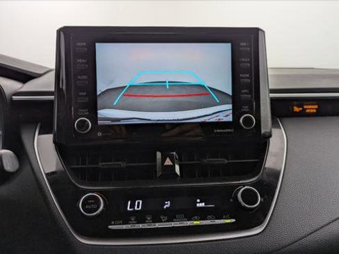 Used 2022 Toyota Corolla LE FWD image 28