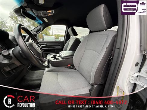 Used 2024 RAM 3500 Big Horn AWD/4WD image 14