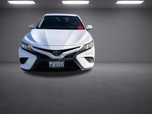 Used 2018 Toyota Camry SE FWD image 6