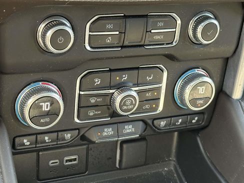 Certified 2023 GMC Yukon XL SLT w/ SLT Premium Package AWD/4WD image 12