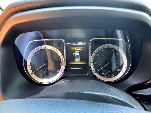 Used 2018 Nissan Titan SL image 23