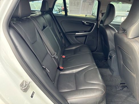 Used 2015 Volvo V60 T5 Cross Country w/ Climate Package image 11