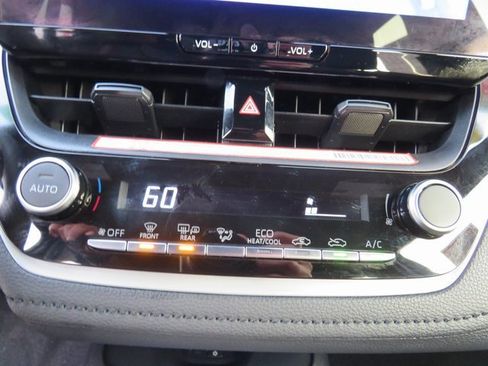 Certified 2025 Toyota Corolla SE image 27