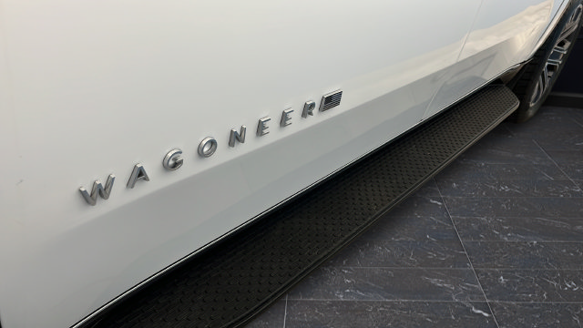Used 2024 Jeep Wagoneer L Series II AWD/4WD image 42