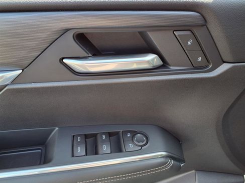 Used 2025 GMC Acadia Elevation image 16