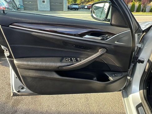 Used 2019 BMW 530i xDrive image 21