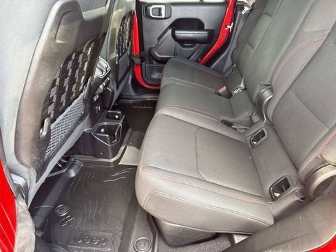 Used 2020 Jeep Gladiator Rubicon w/ Cold Weather Group AWD/4WD image 17