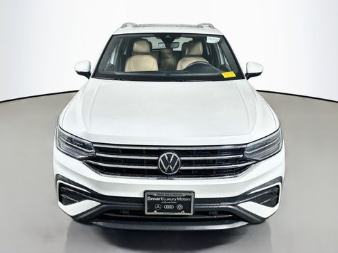 Used 2023 Volkswagen Tiguan SE AWD/4WD image 2