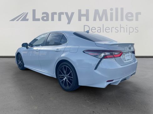 Used 2023 Toyota Camry SE image 3