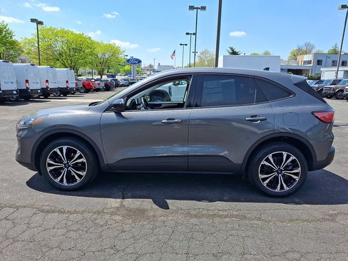 Certified 2022 Ford Escape SE w/ SE Sport Appearance Package image 4