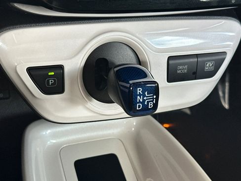 Certified 2017 Toyota Prius Four w/ Advanced Technology Package image 25