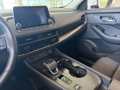 Used 2025 Nissan Rogue SV FWD image 14