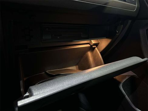 Used 2019 Volkswagen Tiguan SE w/ Panoramic Sunroof Package image 30