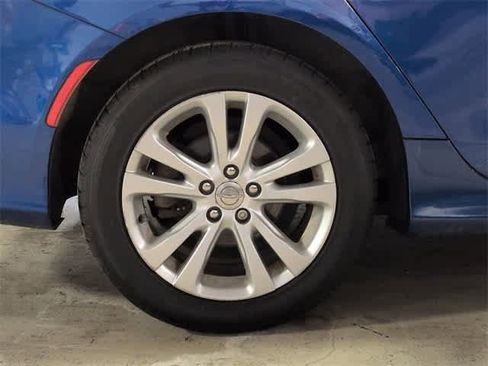 Used 2015 Chrysler 200 Limited image 13