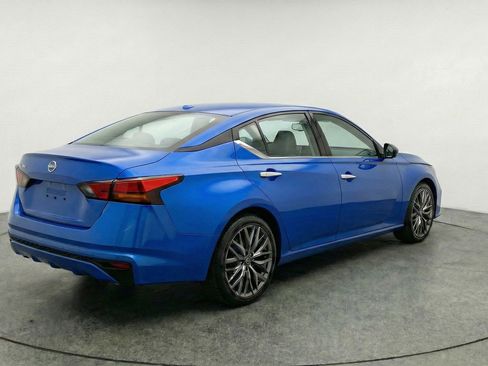 Used 2025 Nissan Altima 2.5 SV image 9