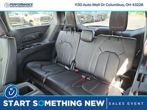 New 2026 Chrysler Pacifica Select image 13