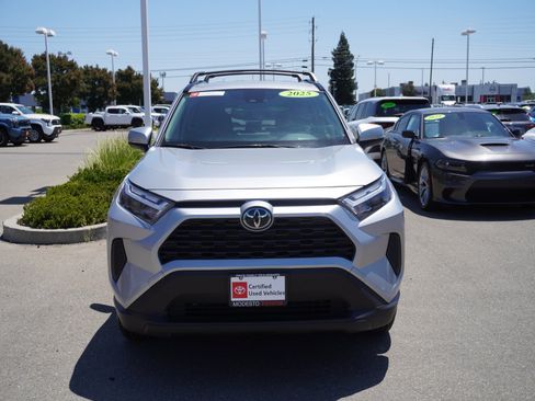 Used 2025 Toyota RAV4 XLE AWD/4WD image 4