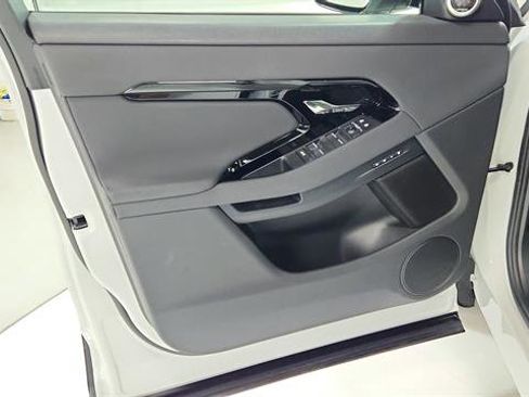Used 2024 Land Rover Range Rover Evoque Dynamic SE image 20