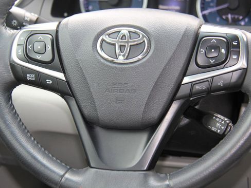 Used 2017 Toyota Camry XLE w/ Moonroof Package image 12