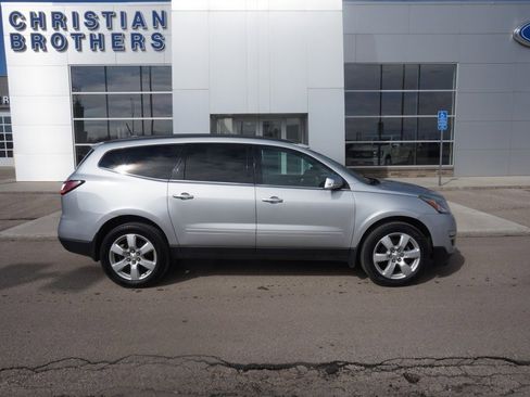 Used 2016 Chevrolet Traverse LT w/ Style and Technology Package image 1