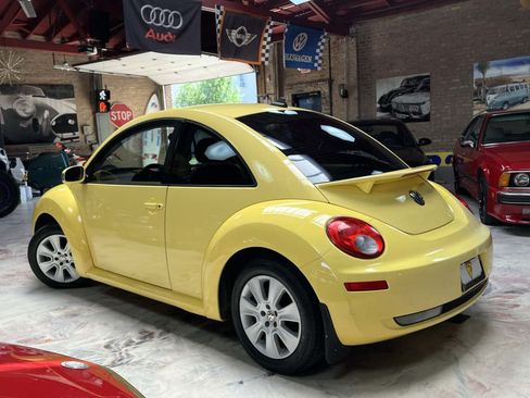 Used 2009 Volkswagen Beetle S FWD image 5