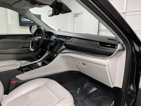 Used 2022 Jeep Grand Cherokee L Overland w/ MOPAR Finishing Package AWD/4WD image 58
