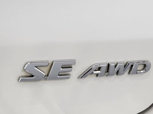 Used 2018 Toyota Highlander SE image 10