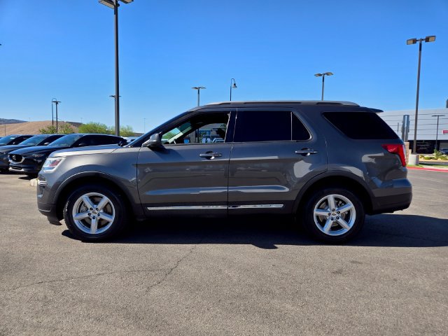 Used 2018 Ford Explorer XLT FWD image 3
