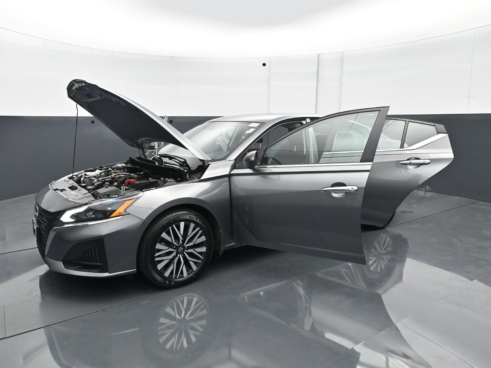 Used 2024 Nissan Altima 2.5 SV AWD/4WD image 27