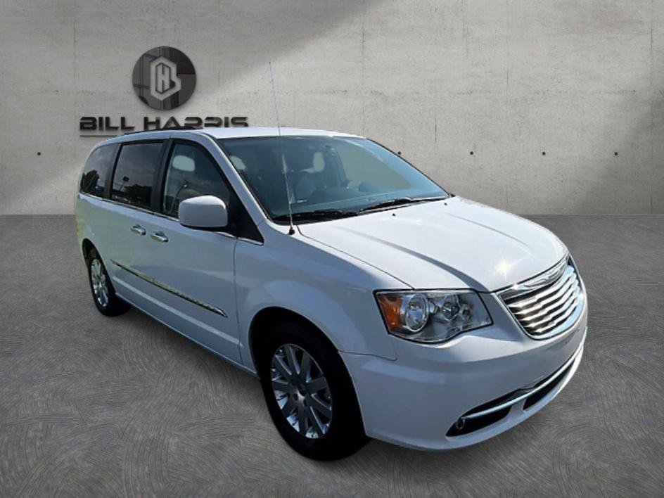 Used 2016 Chrysler Town & Country Touring w/ Driver Convenience Group FWD image 4