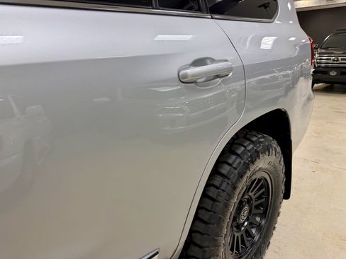 Used 2016 Toyota Land Cruiser image 16