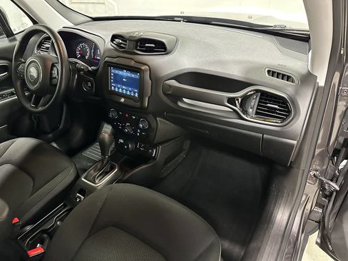 Used 2019 Jeep Renegade Altitude w/ Quick Order Package 2XM AWD/4WD image 13