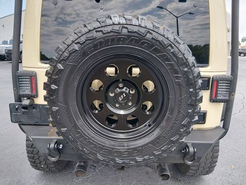 Used 2011 Jeep Wrangler Unlimited Sahara w/ Connectivity Group AWD/4WD image 16