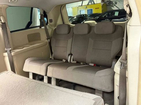 Used 2008 Chrysler Town & Country LX image 21