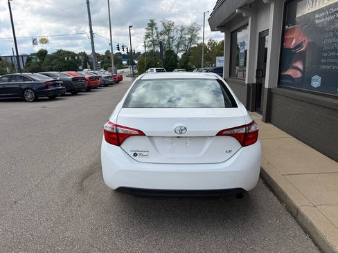 Used 2016 Toyota Corolla LE FWD image 4