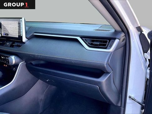 Used 2025 Toyota RAV4 XLE AWD/4WD image 19
