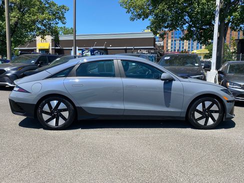 Used 2023 Hyundai Ioniq 6 SE AWD/4WD image 2