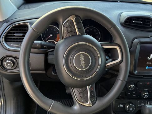Used 2022 Jeep Renegade Latitude image 4