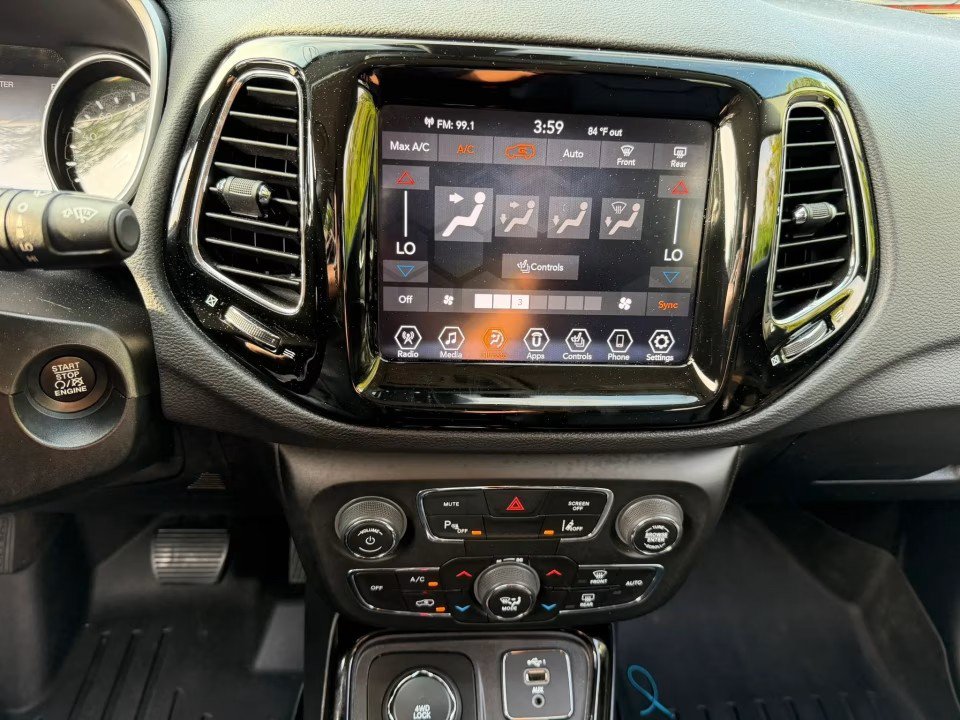 Used 2021 Jeep Compass Limited w/ Sun and Sound Group AWD/4WD image 23