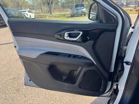 Used 2025 Jeep Compass Limited image 18